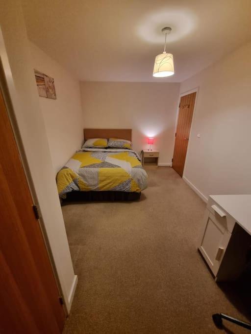 Laura'S Place Apartment Isleworth Luaran gambar