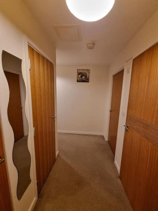 Laura'S Place Apartment Isleworth Luaran gambar