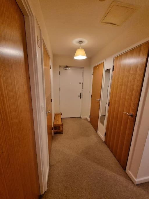 Laura'S Place Apartment Isleworth Luaran gambar